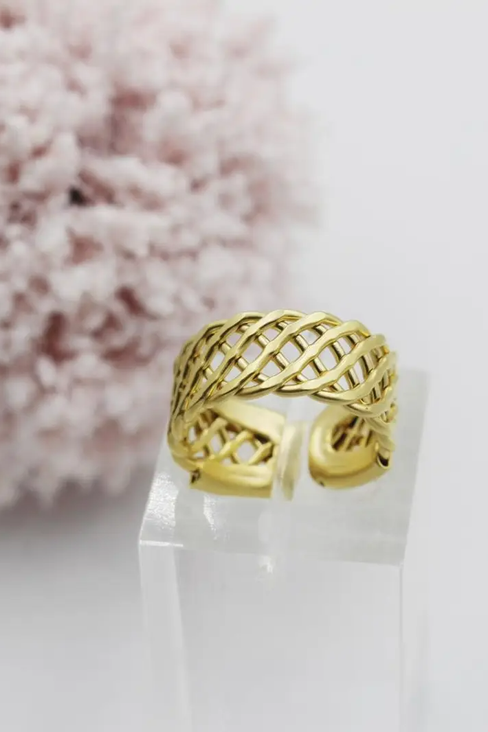 Criss Cross Adjustable Ring