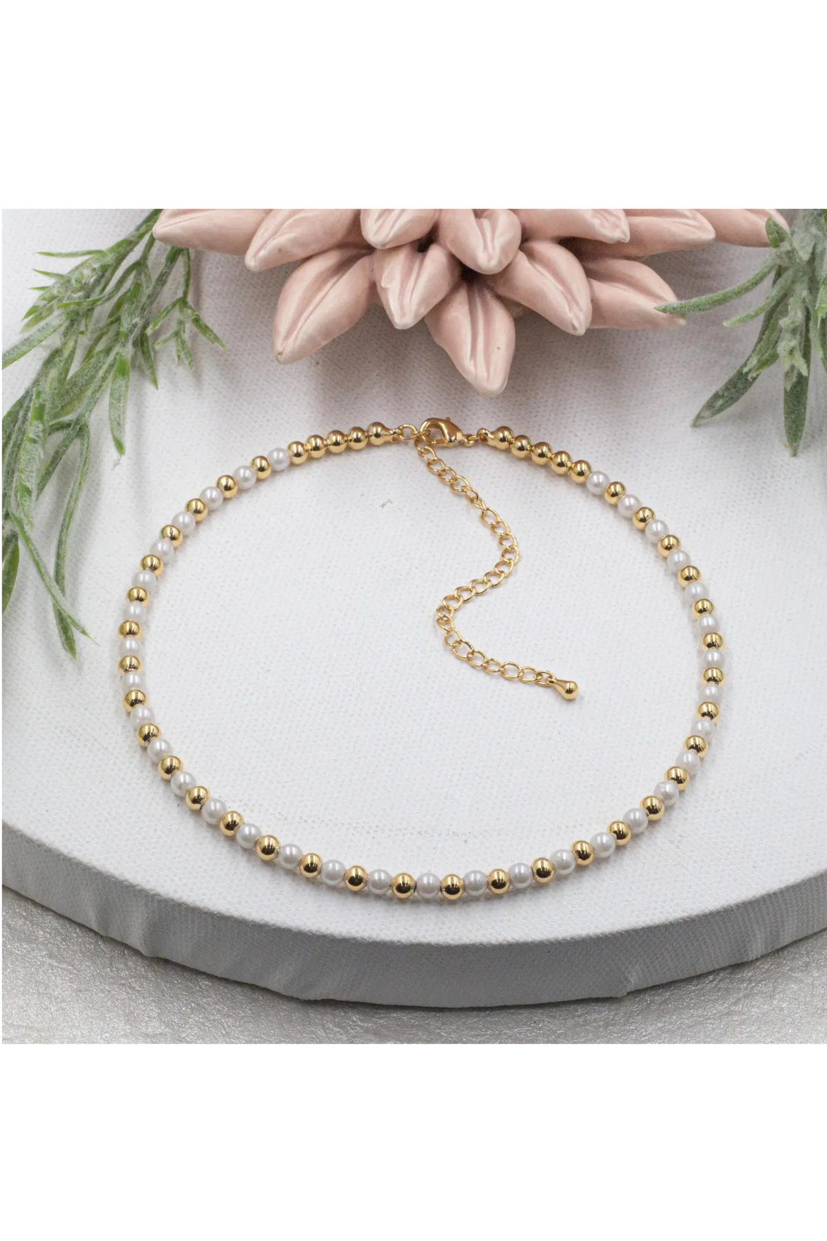 Dainty Beaded Pearls Choker